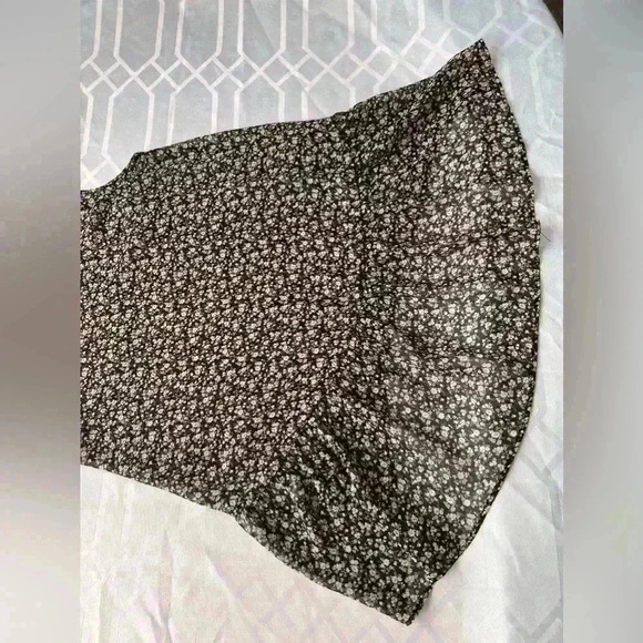 ✨Soprano oversized size S high-low ruffle detail - Picture 3 of 6